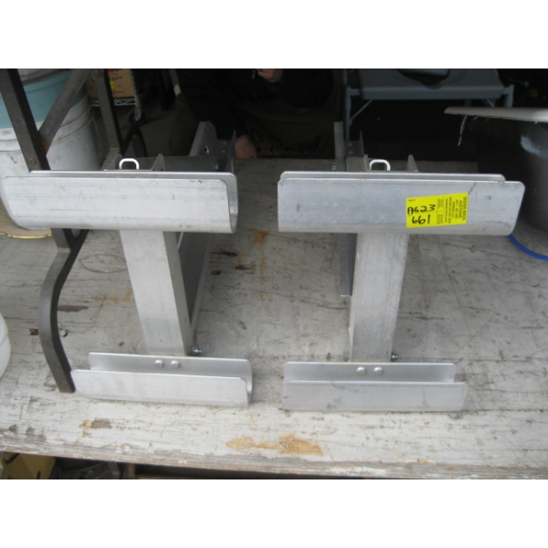 PAIR OF ALUMINUM JACKSTANDS