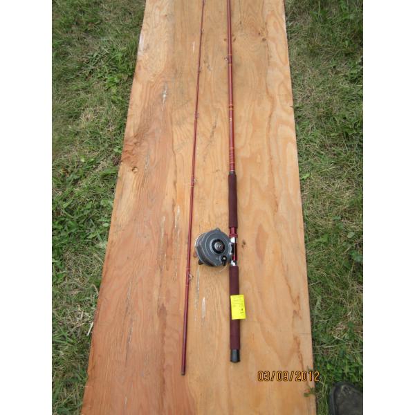 2 PIECE FISHING ROD W/DAIWA REEL