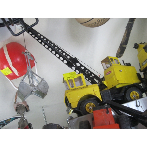 TONKA WHEELED CRANE EXCAVATOR