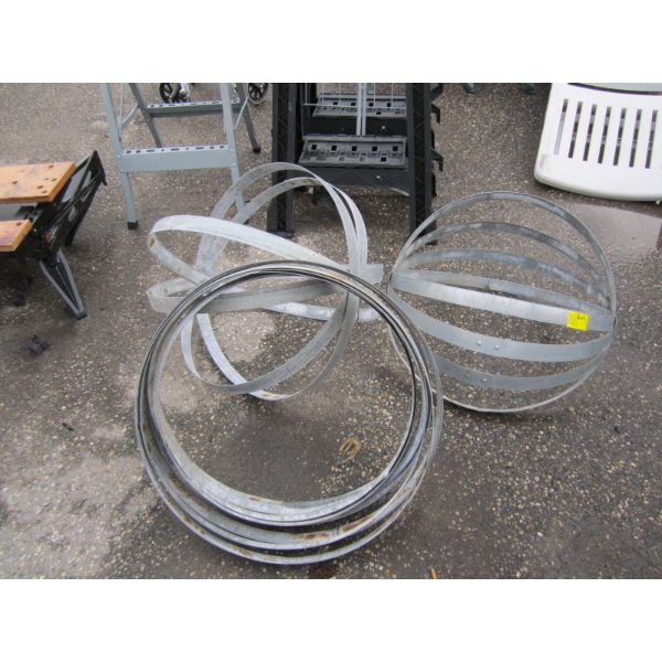 3 ROUND METAL ART SPIERS