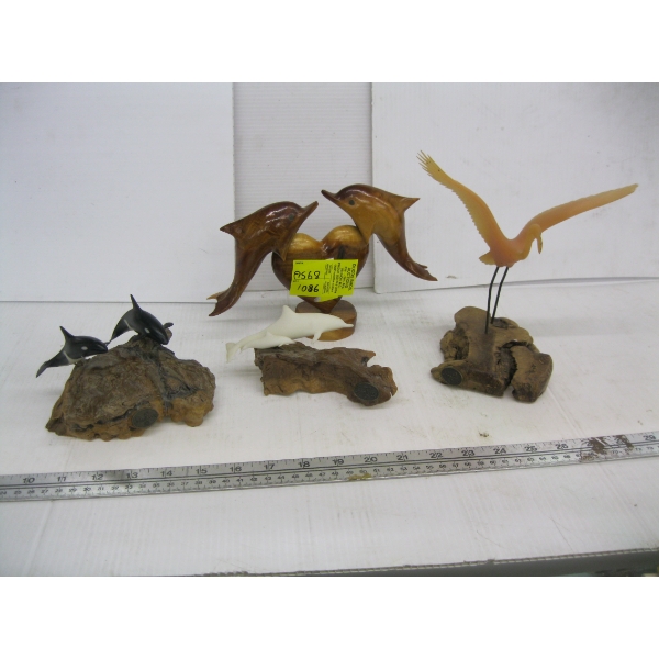 4 FIGURINES