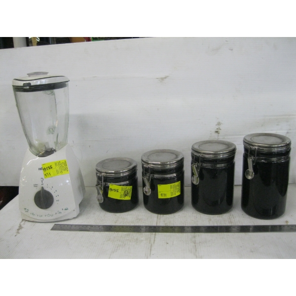 4 PIECE CANNISTER SET & A BRAUN BLENDER