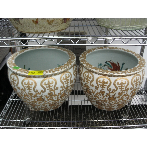 2 PLANTER POTS