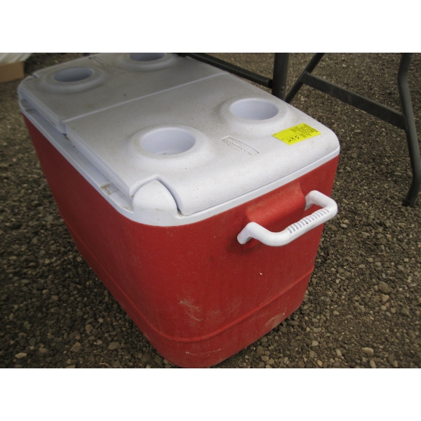 RED RUBBERMAID COOLER