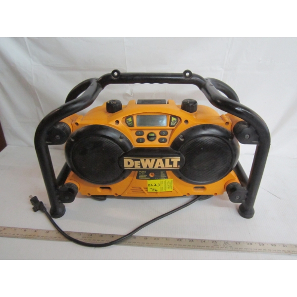 DEWALT CHARGER RADIO