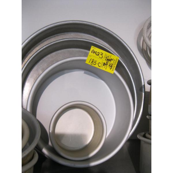 4 ROUND CAKE PANS