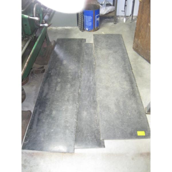 3 RUBBER FLOOR MATS