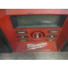 Image 4 : 2 MILWAUKEE CHARGER RADIOS