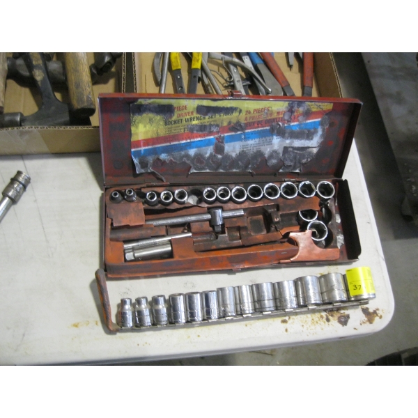 ITC 1/2" SOCKET SET & A 3/8" SOCKET SET