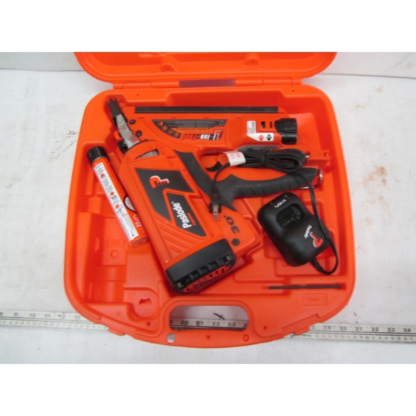 PASLODE IMPULSE 30 GUN W/CHARGER & BATTERY IN CASE
