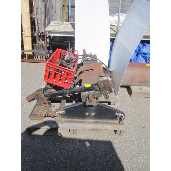 5TH WHEEL HITCH, TOW BAR HITCH W/MISC. ACCESS.