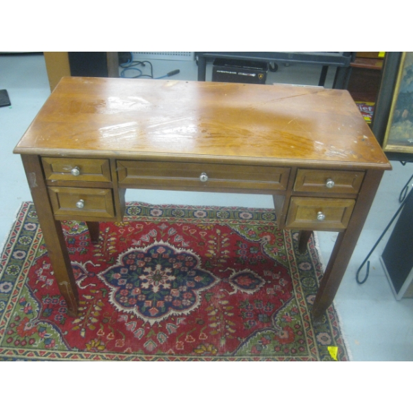 SM. WOODEN DESK