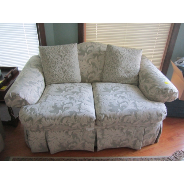 UPHOLSTERED LOVE SEAT