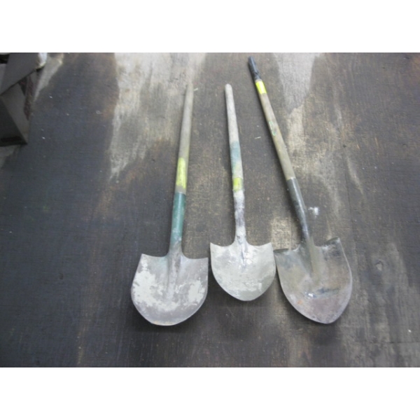 SHORT HANDLED SHOVELS