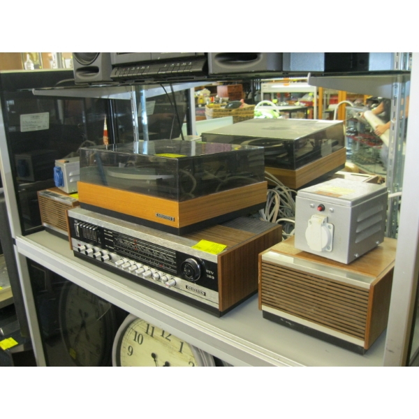 GRUNDIG ATV 3AV AMPLIFIER RECEIVER W/GRUNDIG TURNTABLE W/SPEAKERS & 220V CONVERTERS