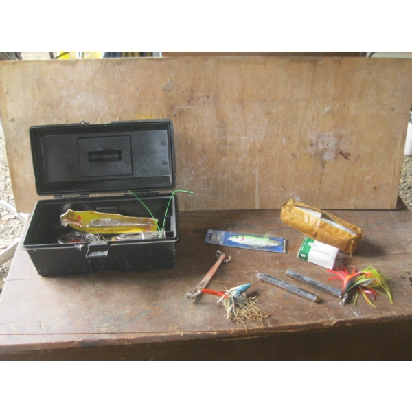 TACKLEBOX W/MISC. TACKLE