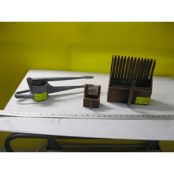 CITRUS PRESS W/CRANBERRY PICKER & SM. BERRY PICKER