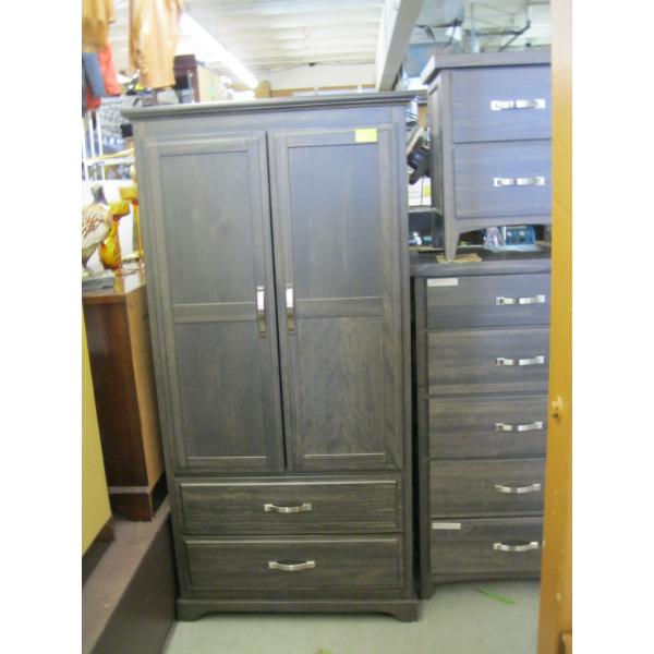 MATCHING 2 DRAWER WARDROBE