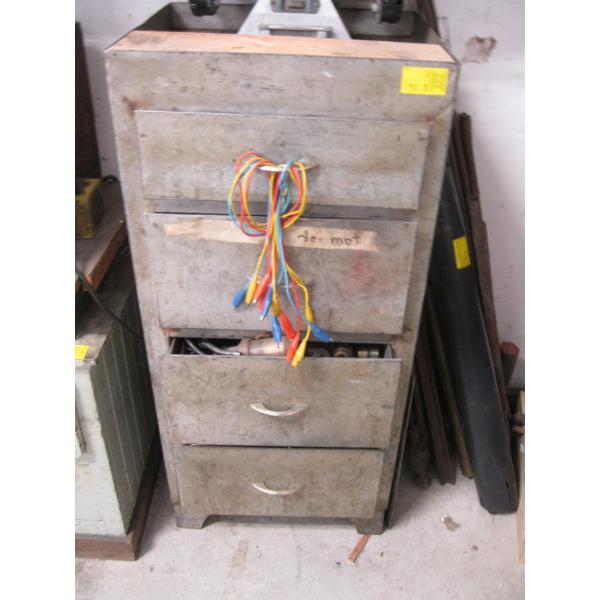 4 DRAWER METAL CABINET & CONTENTS: MOSTLY ELECTRICAL