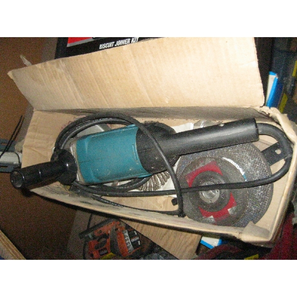 LG. HEAVY DUTY MAKITA ANGLE GRINDER W/ACCESS.