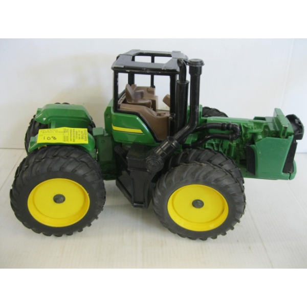 METAL JOHN DEERE TRACTOR