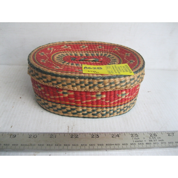HANDWOVEN SEAGRASS BASKET W/PATTERN