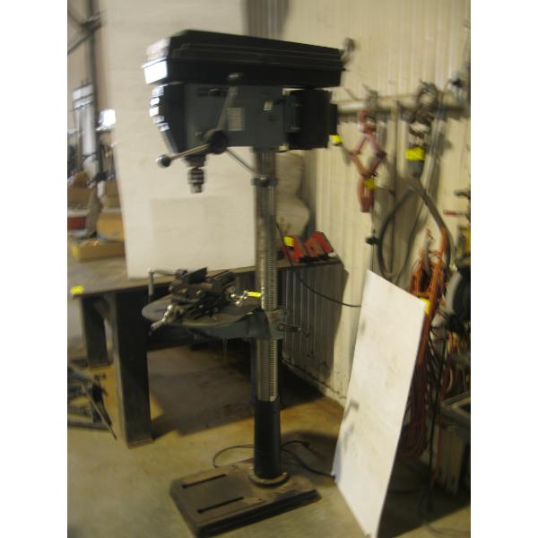 DELTA 16 1/2" 16 SPEED FLOOR MODEL DRILL PRESS