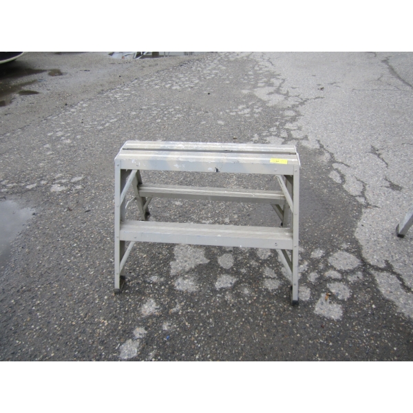 2 STEP FOLDING SCAFFOLD LADDER