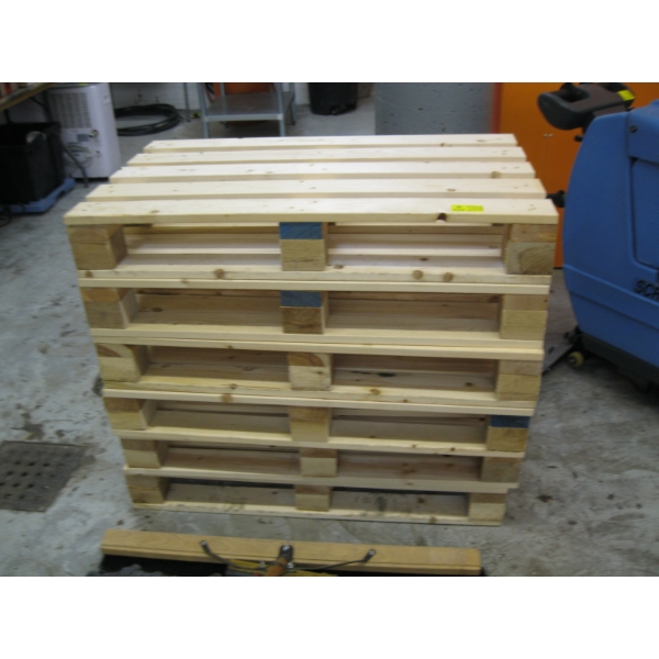 6 WOODEN PALLETS