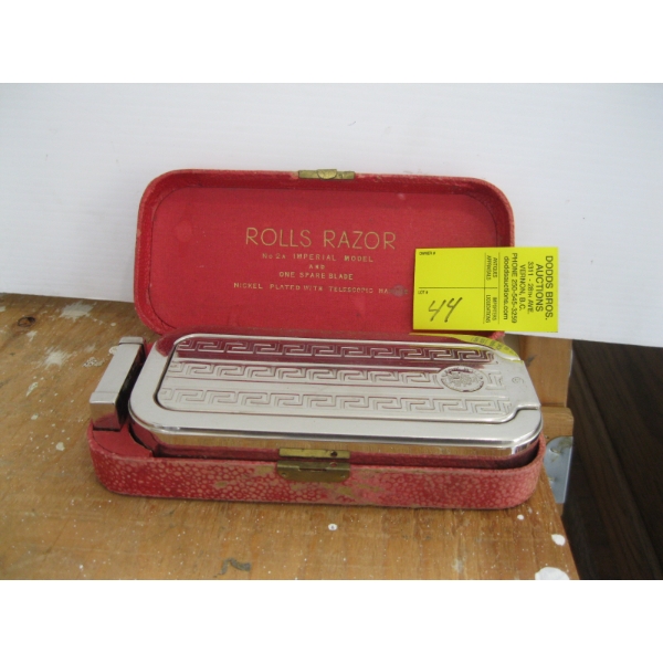 ROLLS RAZOR IN CASE W/SPARE BLADE