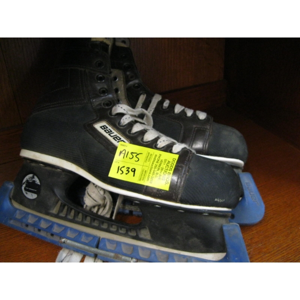 PAIR OF BAUER SKATES, SZ 7 1/2