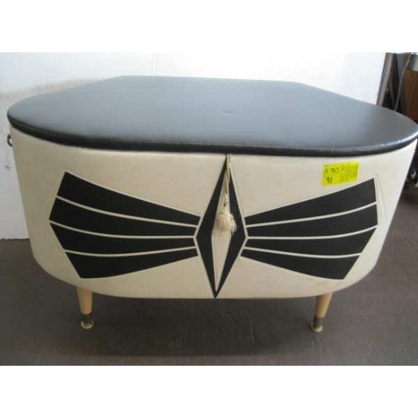 MCM PADDED TOPPED BENCH W/STORAGE - CONTENTS INCL (MOSTLY YARN)