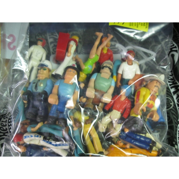 29 FISHER PRICE FIGURINES