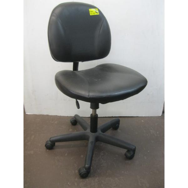 BLACK OFFICE CHAIR