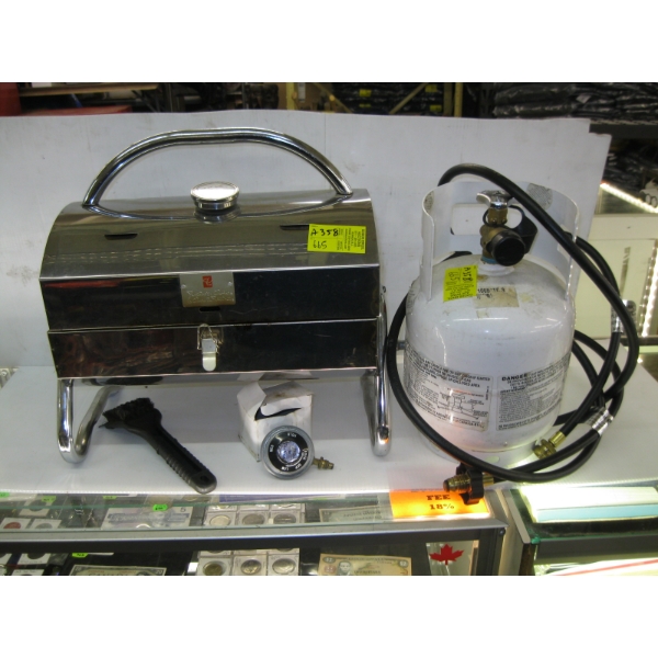 PRESIDENT'S CHOICE TABLETOP STAINLESS STEEL BBQ W/SM. PROPANE TANK