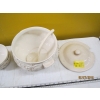 Image 3 : SOUP TUREEN W/LID & 4 BOWLS