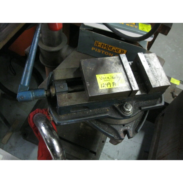 MACHINING VISE