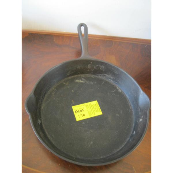 CAST IRON FINLAY FRY PAN
