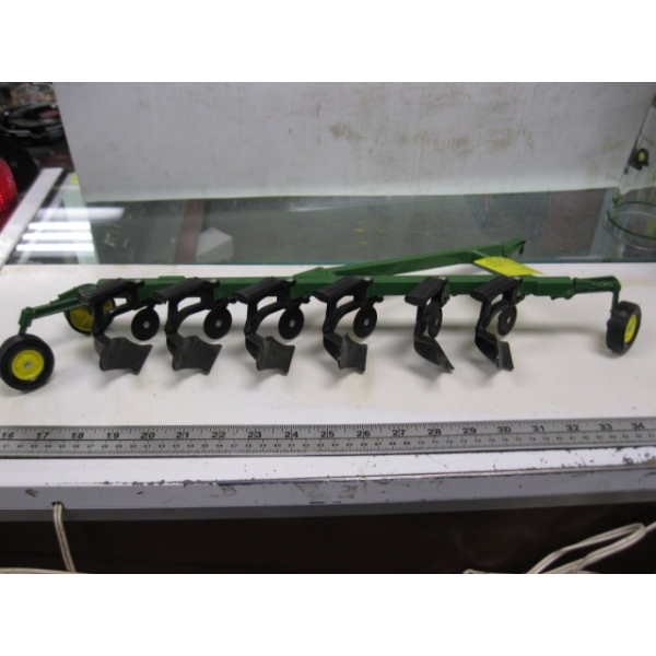 JOHN DEERE PLOW IMPLEMENT
