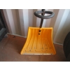 Image 3 : 1 METAL & 1 PLASTIC SNOW SHOVEL