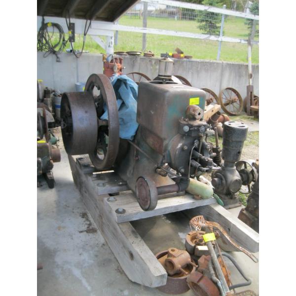 LG. MCCORMICK DEARING 6 HP ENGINE W/BELT DRIVE CLUTCH ASSEMBLY - WORKING