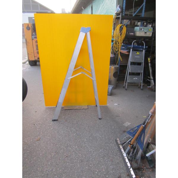 5' ALUMINUM STEPLADDER