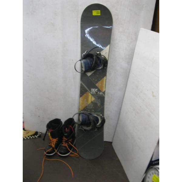 SNOWBOARD & PAIR OF SNOWBOARD BOOTS