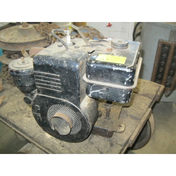 SM. BRIGGS & STRATTON MARINE ENGINE ON MARINE BASE