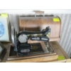 Image 1 : SINGER WOOD CASED PORTABLE SEWING MACHINE