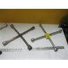 Image 3 : 3 WHEEL WRENCHES