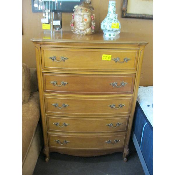 5 DRAWER CHEST OF DRAWERS & MATCHING 9 DRAWER DRESSER