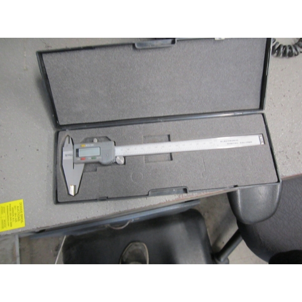 8" DYNAMIC CALIPER - NEW STYLE - IN CASE