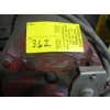 Image 5 : 3 VINTAGE ITEMS - GRINDER, ADD-ON FOR A HYDRAULIC PUMP, ETC.
