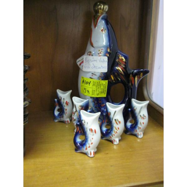 RUSSIAN VODKA FISH DECANTER W/5 SHOTGLASSES